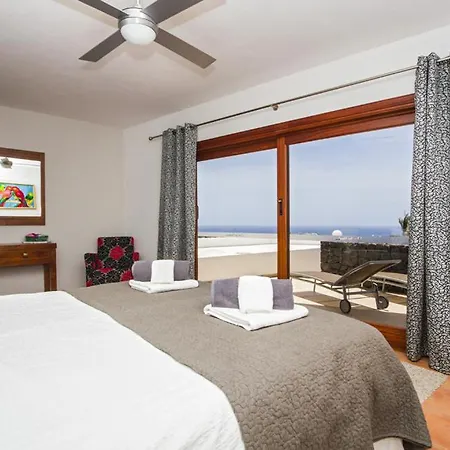 Playa Blanca Sleeps 15 Pool Air Con Wifi * Playa Blanca (Lanzarote)