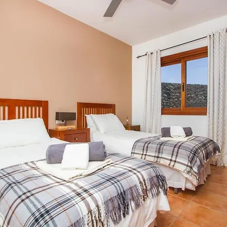 Playa Blanca Sleeps 15 Pool Air Con Wifi Villa Playa Blanca (Lanzarote)