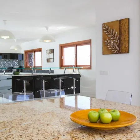 Villa Playa Blanca Sleeps 15 Pool Air Con Wifi Playa Blanca (Lanzarote)